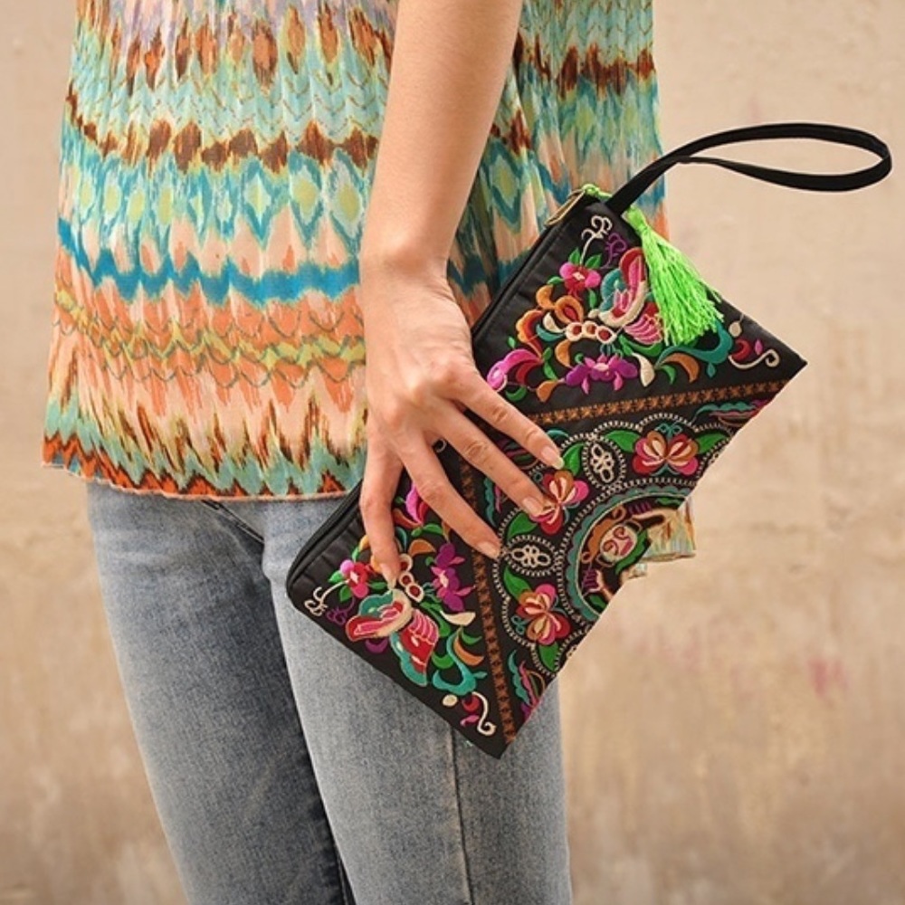 🌙🌙🌙Baby Boho Embroidered Clutch